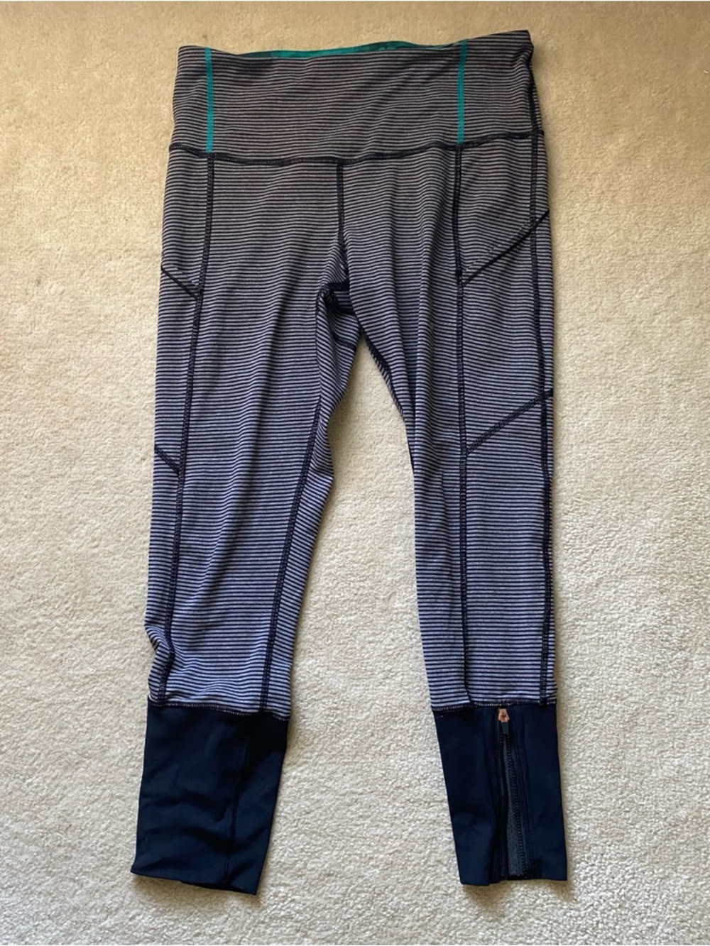 Lululemon Capri Crop Fitted Black Striped Legging Mid Rise Rear Zip Pocket 8